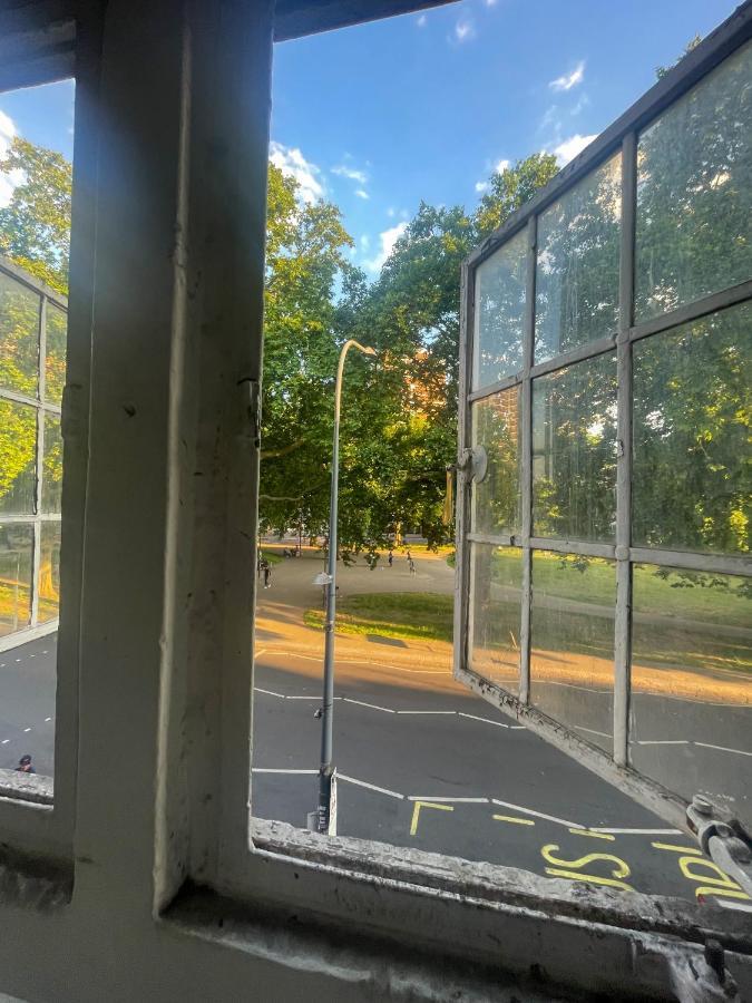 לונדון 96 Uxbridge Road Apartments מראה חיצוני תמונה